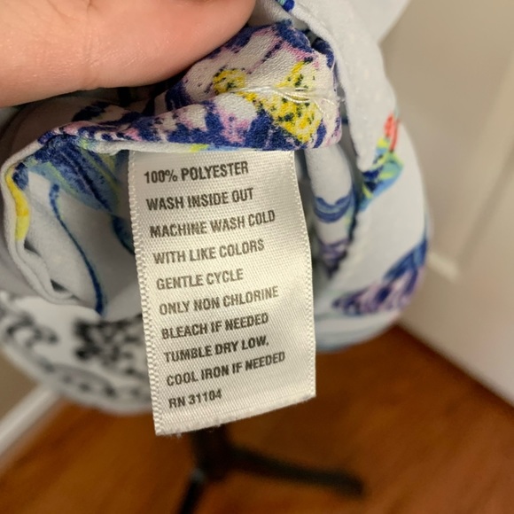 Kaari Blue Woman’s Floral Blouse, flutter sleeve, size Lg. - Picture 7 of 8